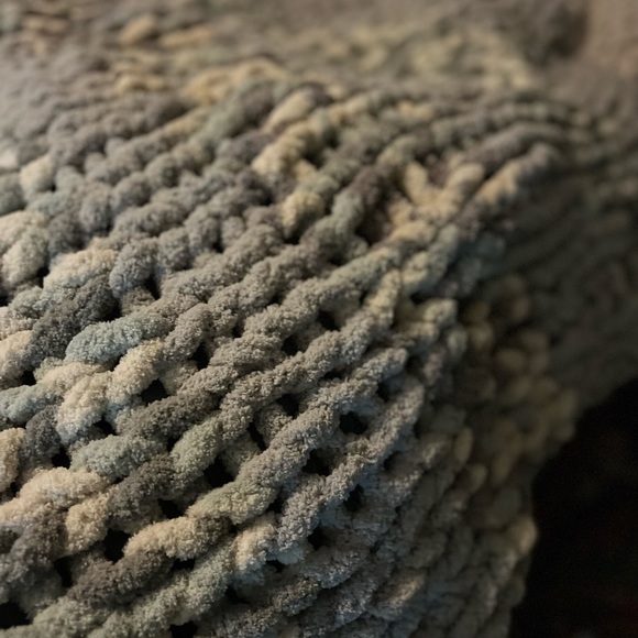 Hand Knit Blanket - Picture 3 of 3